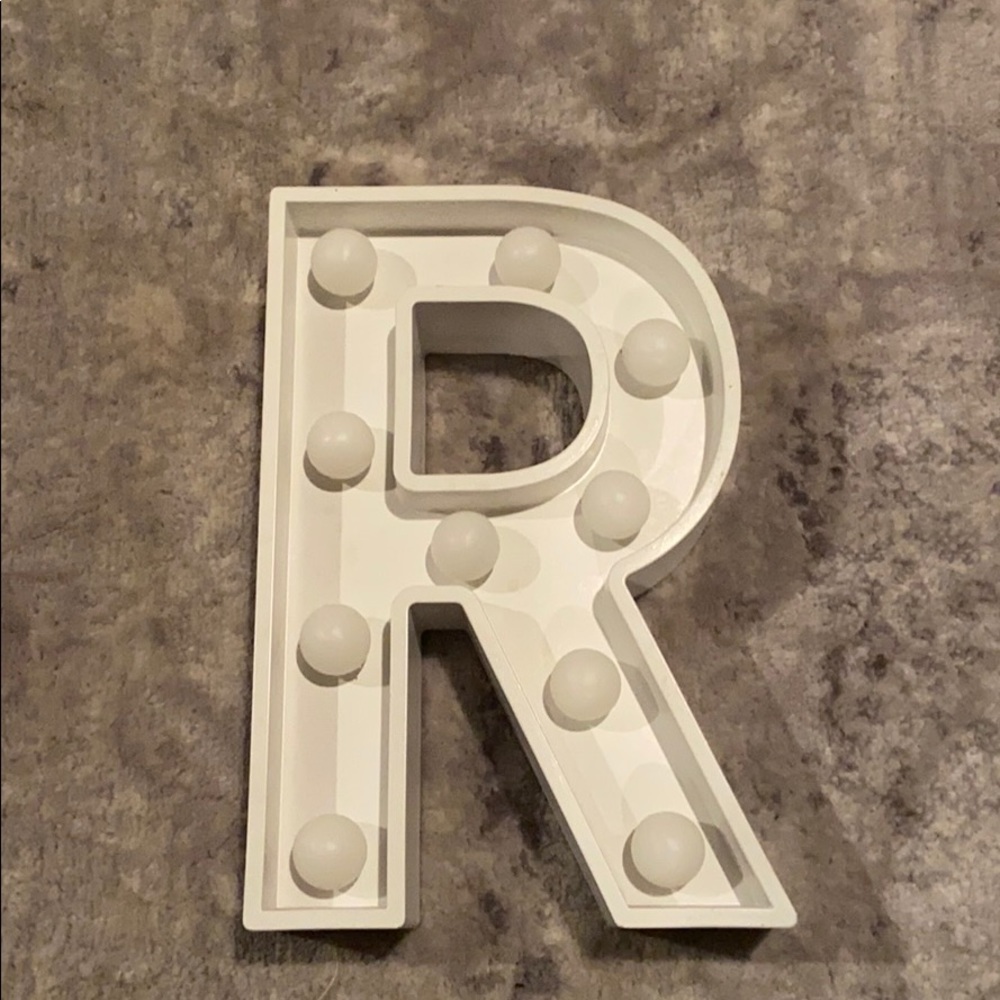 Cute “R” LED decorative piece!